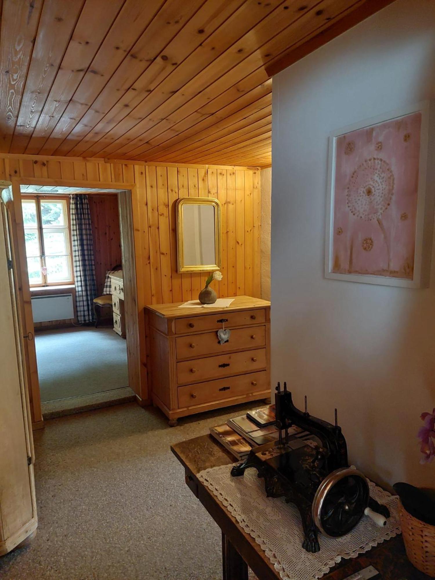 Haus La Punt, Savognin Apartment Rona Room photo